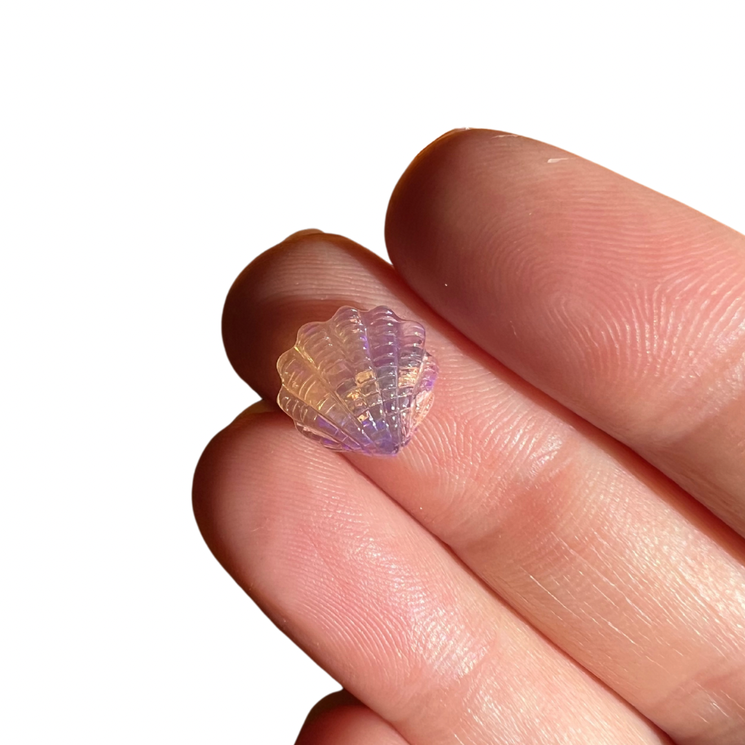 1.94 Ct wood replacement opal shell carving